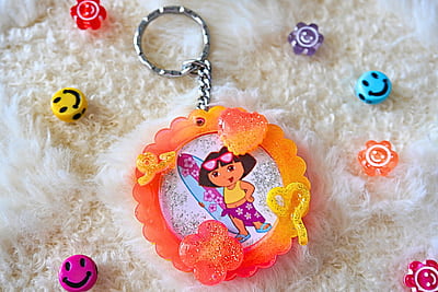 ADORABLE DORA ROUND PHOTO FRAME KEYCHAIN ADORABLE DORA ROUND PHOTO FRAME KEYCHAIN