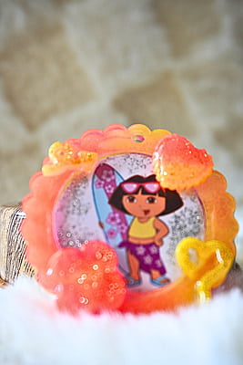 ADORABLE DORA ROUND PHOTO FRAME KEYCHAIN ADORABLE DORA ROUND PHOTO FRAME KEYCHAIN