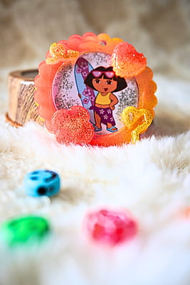 ADORABLE DORA ROUND PHOTO FRAME KEYCHAIN ADORABLE DORA ROUND PHOTO FRAME KEYCHAIN