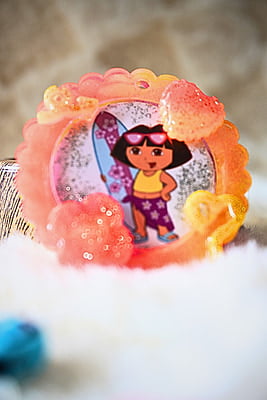 ADORABLE DORA ROUND PHOTO FRAME KEYCHAIN ADORABLE DORA ROUND PHOTO FRAME KEYCHAIN