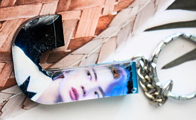 'J' BTS LETTER PHOTO KEYCHAIN(LKP00007) 'J' BTS LETTER PHOTO KEYCHAIN(LKP00007)