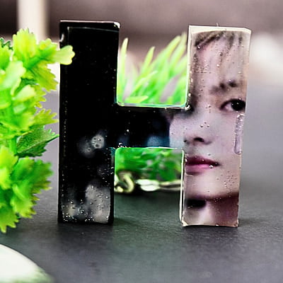 'H' LETTER BTS PHOTO KEYCHAIN 'H' LETTER BTS PHOTO KEYCHAIN