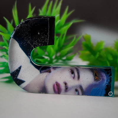 'J' BTS LETTER PHOTO KEYCHAIN(LKP00007) 'J' BTS LETTER PHOTO KEYCHAIN(LKP00007)