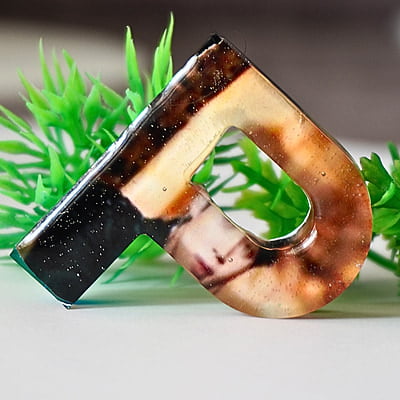 'P' BTS PHOTO LETTER KEYCHAIN(LKP0003) 'P' BTS PHOTO LETTER KEYCHAIN(LKP0003)