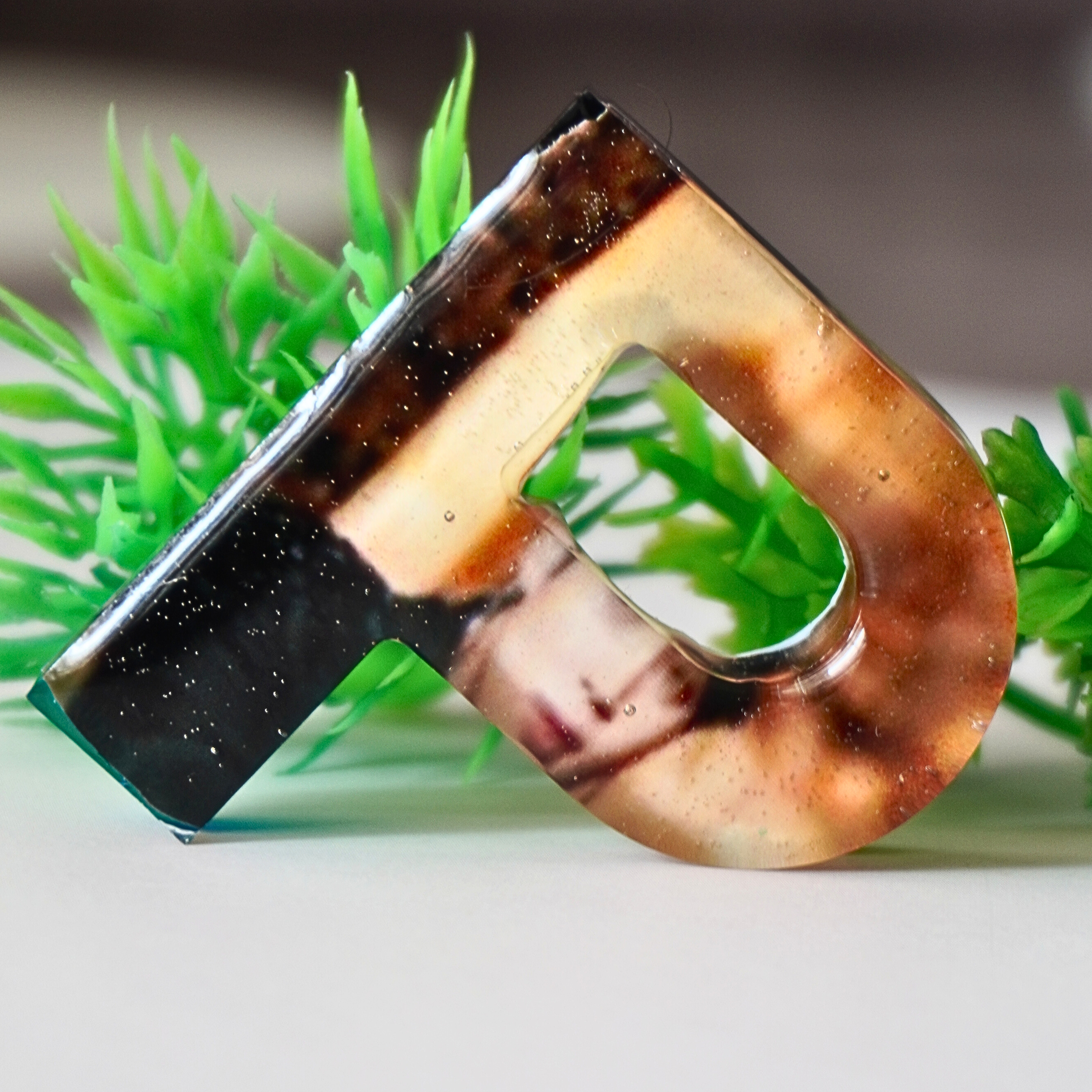 'P' BTS PHOTO LETTER KEYCHAIN(LKP0003) 'P' BTS PHOTO LETTER KEYCHAIN(LKP0003)