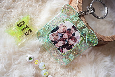 BTS GROUP FOLD EARS CAT PHOTO FRAME KEYCHAIN BTS GROUP FOLD EARS CAT PHOTO FRAME KEYCHAIN