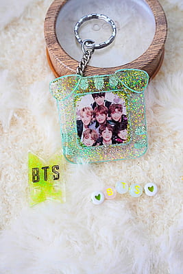 BTS GROUP FOLD EARS CAT PHOTO FRAME KEYCHAIN BTS GROUP FOLD EARS CAT PHOTO FRAME KEYCHAIN