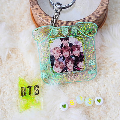 BTS GROUP FOLD EARS CAT PHOTO FRAME KEYCHAIN BTS GROUP FOLD EARS CAT PHOTO FRAME KEYCHAIN