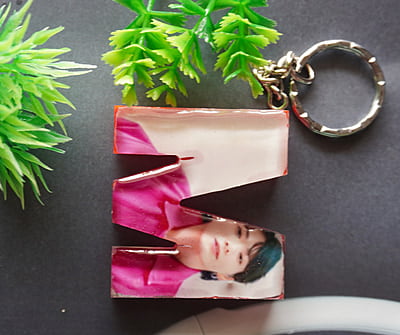 'M'LETTER BTS PHOTO KEYCHAIN (LPK0002) 'M'LETTER BTS PHOTO KEYCHAIN (LPK0002)