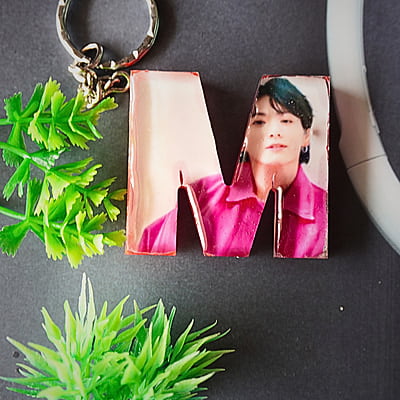'M'LETTER BTS PHOTO KEYCHAIN (LPK0002) 'M'LETTER BTS PHOTO KEYCHAIN (LPK0002)