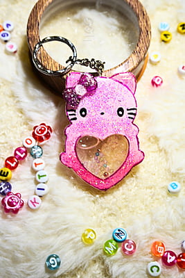 HELLO KITTY 2 SHAKER KEYCHAIN HELLO KITTY 2 SHAKER KEYCHAIN