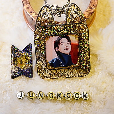 JUNGKOOK BTS ERECT EARS DOG PHOTO FRAME KEYCHAIN JUNGKOOK BTS ERECT EARS DOG PHOTO FRAME KEYCHAIN