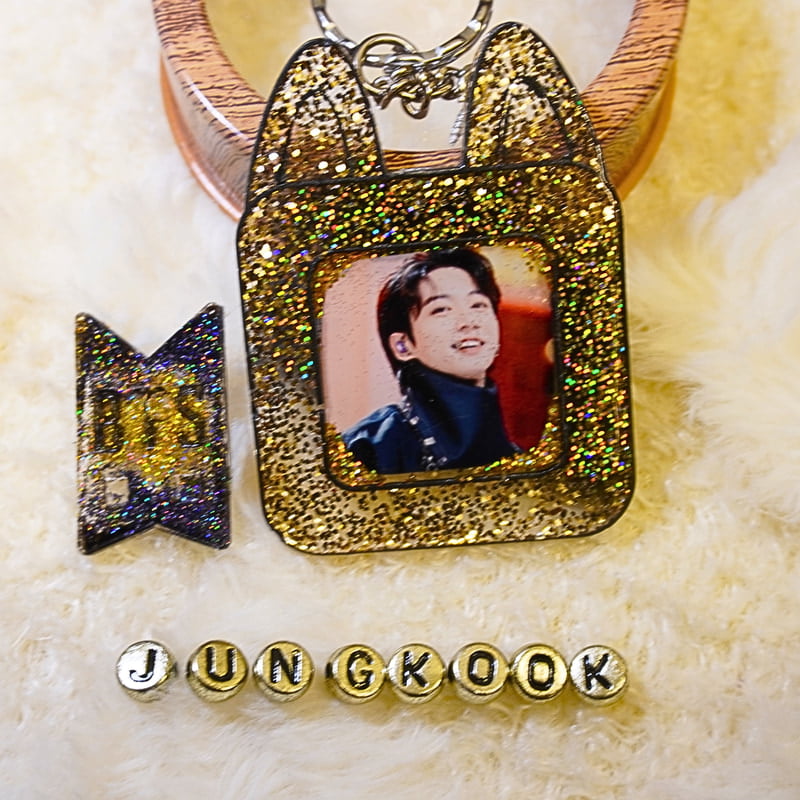 JUNGKOOK BTS ERECT EARS DOG PHOTO FRAME KEYCHAIN JUNGKOOK BTS ERECT EARS DOG PHOTO FRAME KEYCHAIN