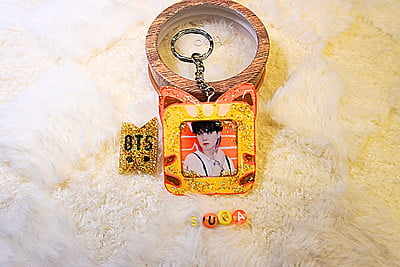 SUGA BTS ERECTEARS CAT PHOTO FRAME KEYCHAIN SUGA BTS ERECTEARS CAT PHOTO FRAME KEYCHAIN