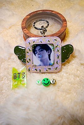V BTS BIRD PHOTO KEY CHAIN V BTS BIRD PHOTO KEY CHAIN