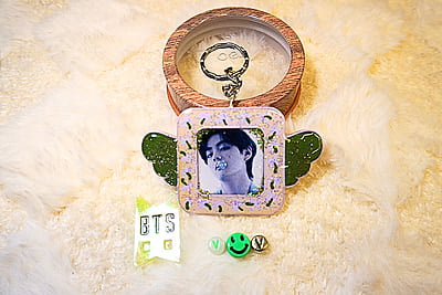 V BTS BIRD PHOTO KEY CHAIN V BTS BIRD PHOTO KEY CHAIN