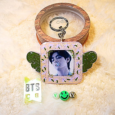 V BTS BIRD PHOTO KEY CHAIN V BTS BIRD PHOTO KEY CHAIN