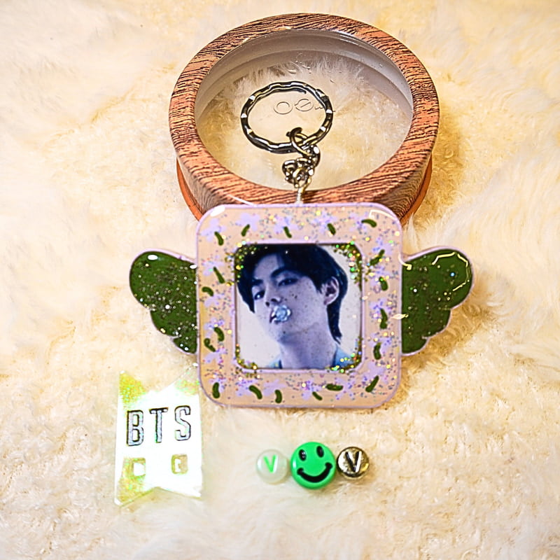 V BTS BIRD PHOTO KEY CHAIN V BTS BIRD PHOTO KEY CHAIN